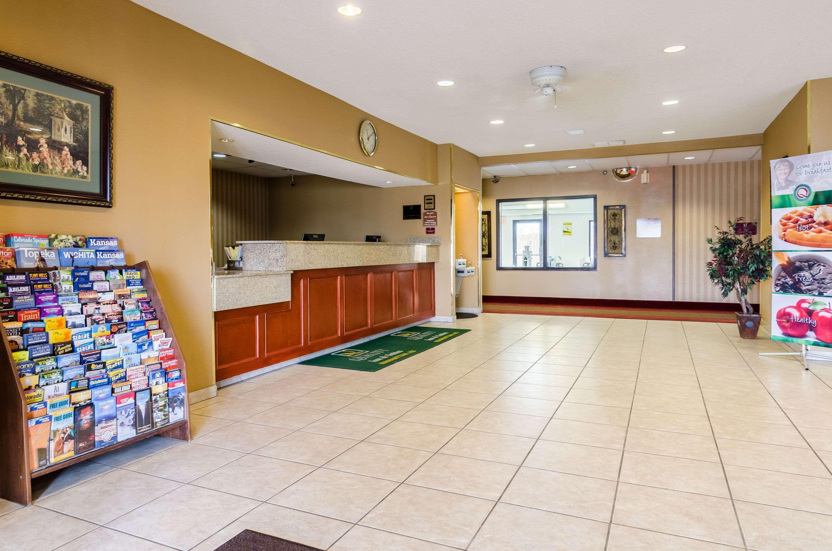 Quality Inn & Suites Manhattan Exterior foto