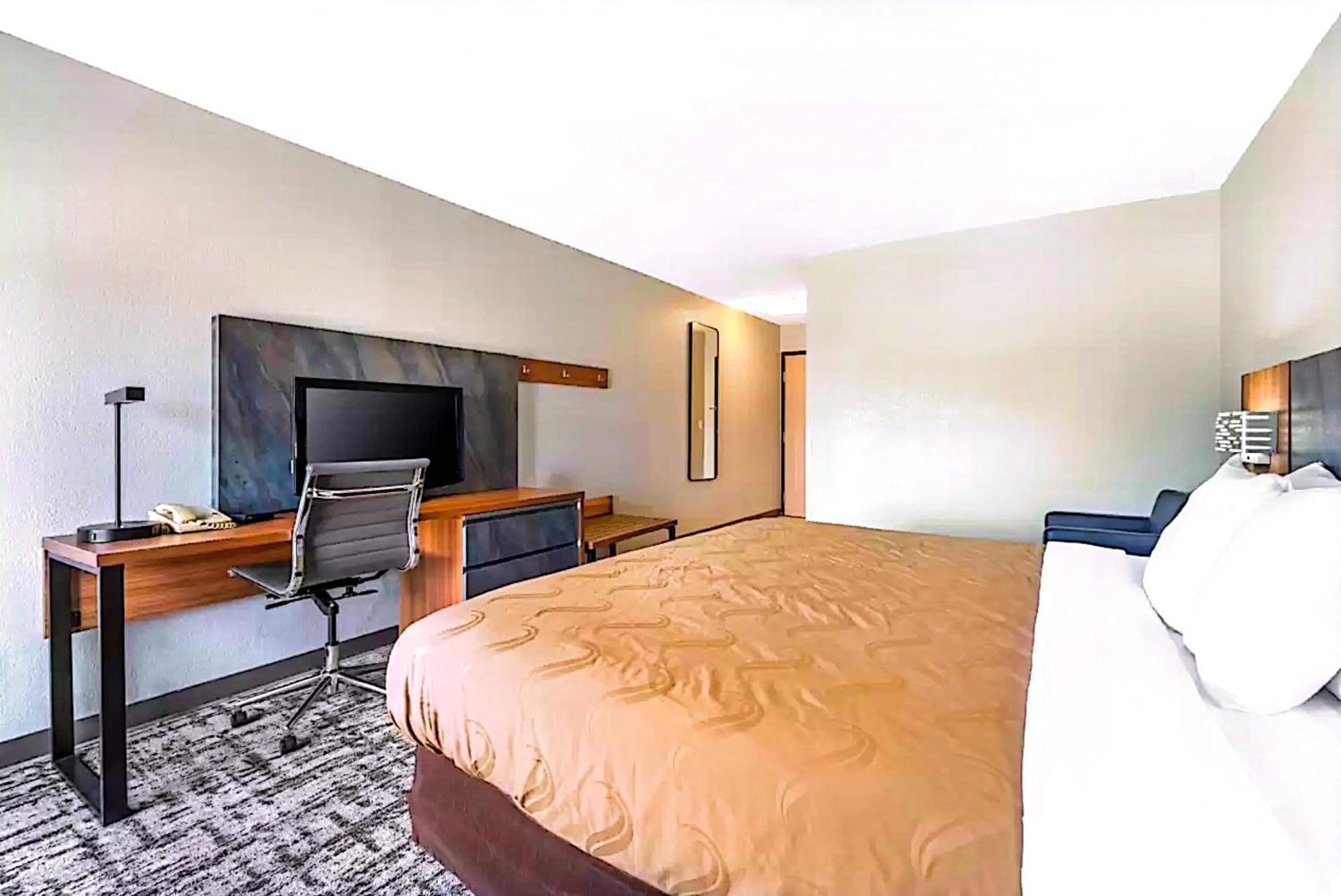 Quality Inn & Suites Manhattan Exterior foto