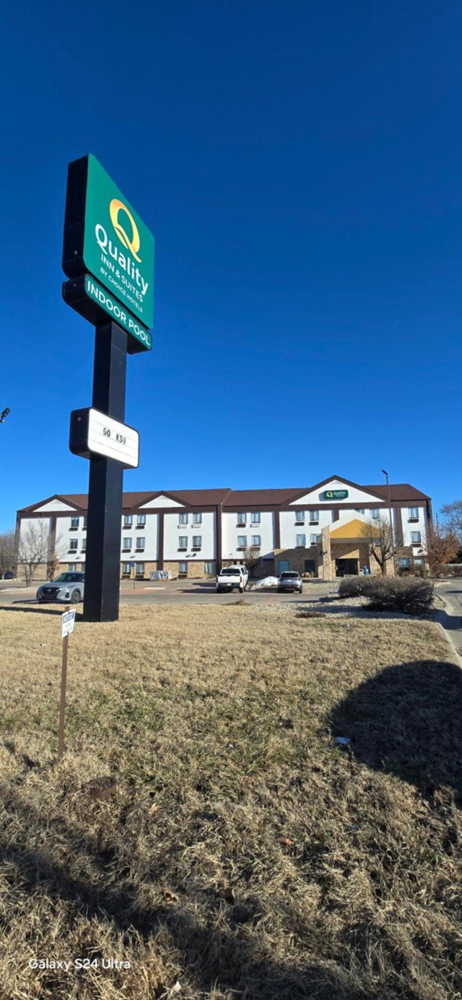 Quality Inn & Suites Manhattan Exterior foto