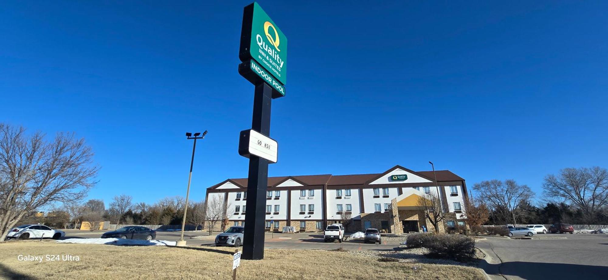 Quality Inn & Suites Manhattan Exterior foto