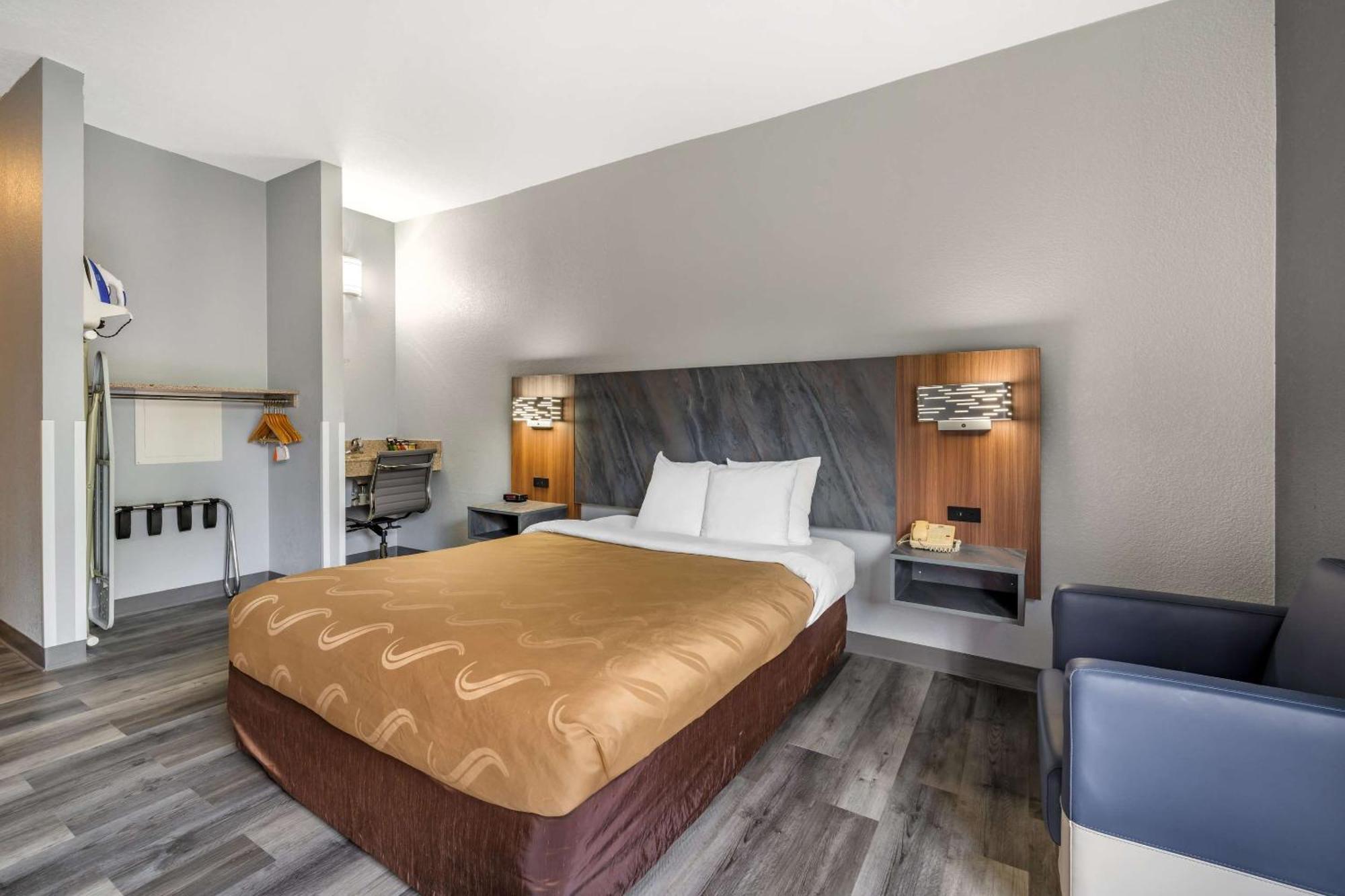 Quality Inn & Suites Manhattan Exterior foto