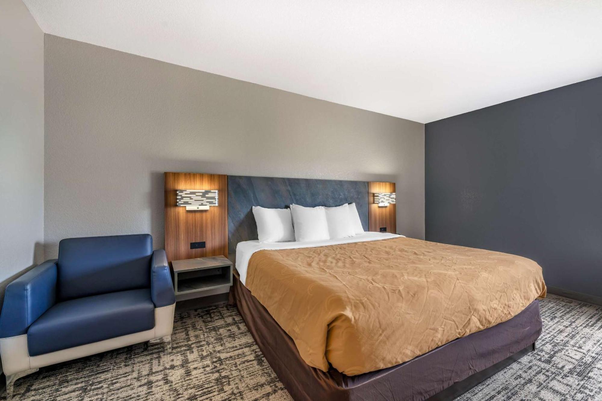 Quality Inn & Suites Manhattan Exterior foto