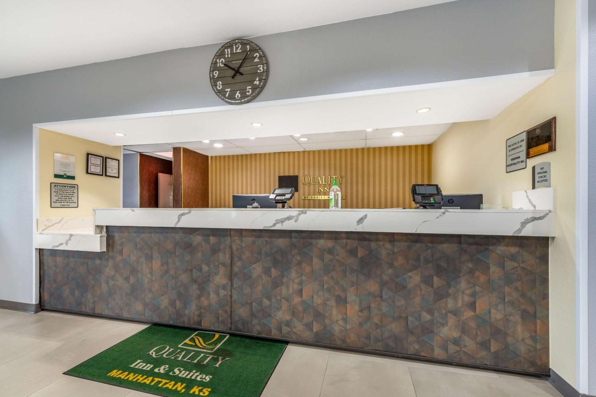 Quality Inn & Suites Manhattan Exterior foto